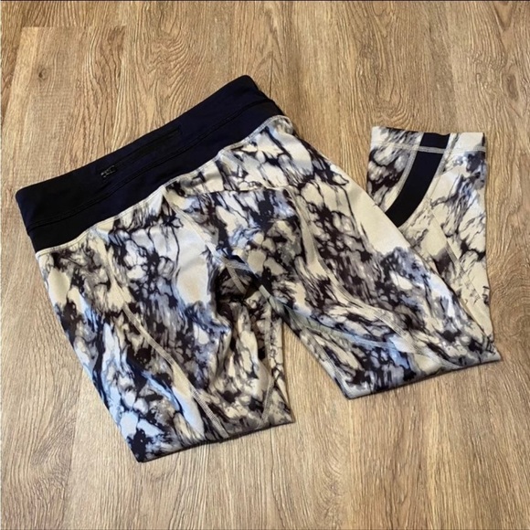 Lululemon crops - Picture 7 of 7